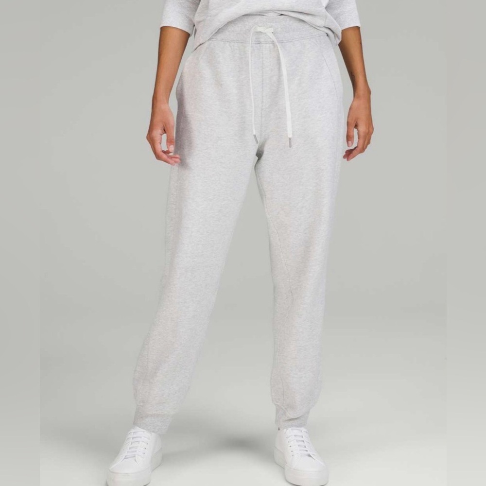 Lululemon scuba high rise joggers size 4 - Picture 2 of 8